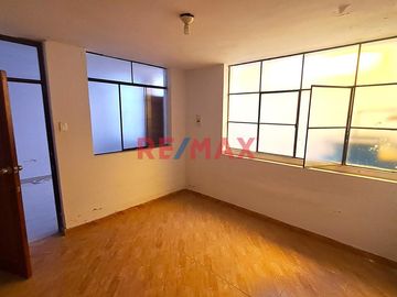 Se Vende Casa En Urb. El Amauta Frente A Parque .A .Melendres