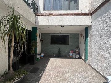 ¡SUPER PRECIO!. Increible casa en San Lorenzo Xicoténcatl, Iztapalapa, Ciudad de México.