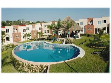 Casas con alberca, cocineta, 3 recámaras