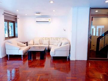 For rent, 2 detached houses within the same fence, on an area of ​​330 sq m., Panya Pattanakarn Village/48-HH-67014
