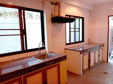 For rent, 2 detached houses within the same fence, on an area of ​​330 sq m., Panya Pattanakarn Village/48-HH-67014