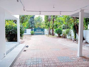 For rent, 2 detached houses within the same fence, on an area of ​​330 sq m., Panya Pattanakarn Village/48-HH-67014