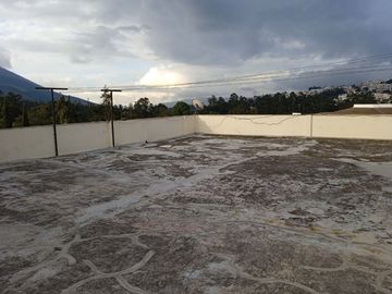 OPORTUNIDAD Urbanización privada El Condado venta amplio y confortable departamento de 230 m2. 3 dormitorios, en planta baja.