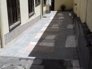 OPORTUNIDAD Urbanización privada El Condado venta amplio y confortable departamento de 230 m2. 3 dormitorios, en planta baja.