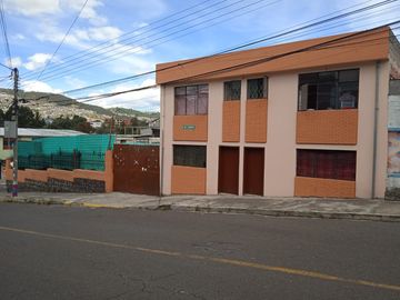 VENDO PROPIEDAD, AREA DE TERRENO 408m2 , ESQUINERA,SECTOR LA ATAHUALPA, QUITO, ECUADOR