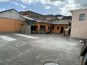 VENDO PROPIEDAD, AREA DE TERRENO 408m2 , ESQUINERA,SECTOR LA ATAHUALPA, QUITO, ECUADOR