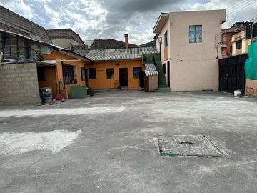 VENDO PROPIEDAD, AREA DE TERRENO 408m2 , ESQUINERA,SECTOR LA ATAHUALPA, QUITO, ECUADOR