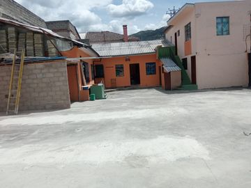 VENDO PROPIEDAD, AREA DE TERRENO 408m2 , ESQUINERA,SECTOR LA ATAHUALPA, QUITO, ECUADOR