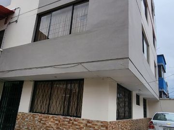 Venta de casa rentera en Quito norte, Bicentenario, San Pedro Claver