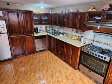 Venta de casa rentera en Quito norte, Bicentenario, San Pedro Claver