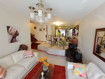 ¡OCASIÓN! VENTA DE CASA EN BUSTAMANTE - AREQUIPA