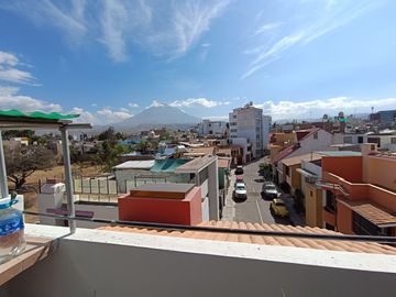 ¡OCASIÓN! VENTA DE CASA EN BUSTAMANTE - AREQUIPA