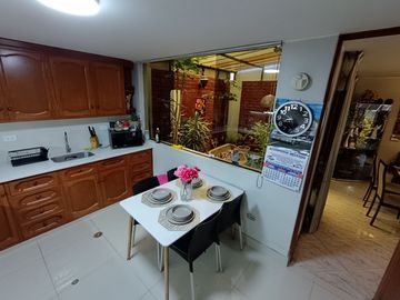 ¡OCASIÓN! VENTA DE CASA EN BUSTAMANTE - AREQUIPA