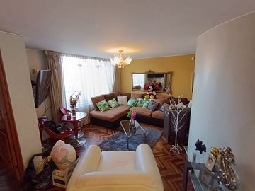 ¡OCASIÓN! VENTA DE CASA EN BUSTAMANTE - AREQUIPA