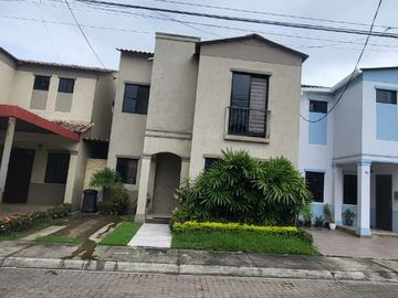 CASA DE VENTA,  URB.VERANDA, AV.NARCISA DE JESUS, NORTE DE GUAYAQUIL
