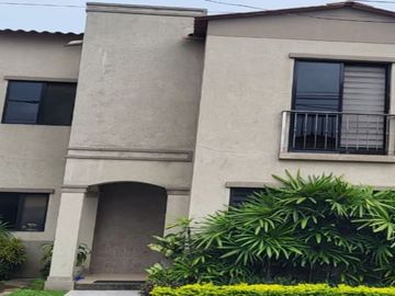 CASA DE VENTA,  URB.VERANDA, AV.NARCISA DE JESUS, NORTE DE GUAYAQUIL