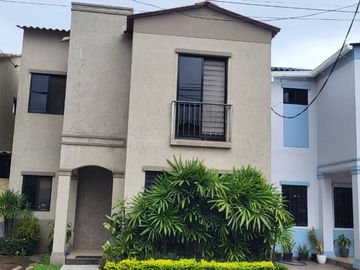 CASA DE VENTA,  URB.VERANDA, AV.NARCISA DE JESUS, NORTE DE GUAYAQUIL