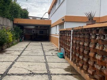 SE VENDE COMO TERRENO, MAGNIFICA PROPIEDAD EN VENTA IDEAL PARA INVERSIONISTAS.