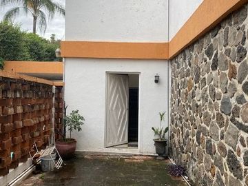 SE VENDE COMO TERRENO, MAGNIFICA PROPIEDAD EN VENTA IDEAL PARA INVERSIONISTAS.