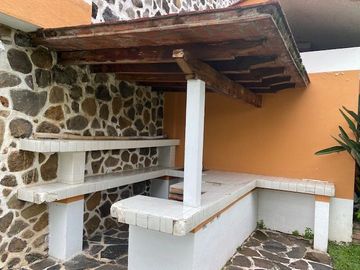 SE VENDE COMO TERRENO, MAGNIFICA PROPIEDAD EN VENTA IDEAL PARA INVERSIONISTAS.
