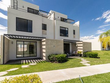 Casa en Venta Con alberca 3 recamaras  al sur de Cuernavaca