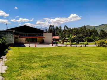 HOSTERIA en venta, 10.000m2 de terreno y 968m2 construidos, piscina, 20 parqueos
