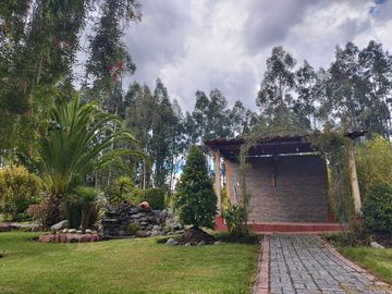 HOSTERIA en venta, 10.000m2 de terreno y 968m2 construidos, piscina, 20 parqueos