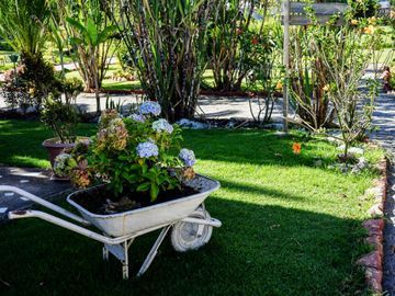HOSTERIA en venta, 10.000m2 de terreno y 968m2 construidos, piscina, 20 parqueos