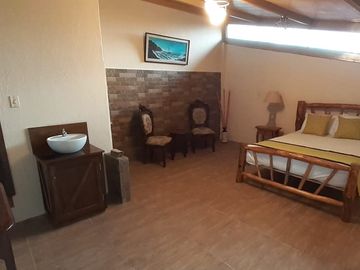 HOSTERIA en venta, 10.000m2 de terreno y 968m2 construidos, piscina, 20 parqueos