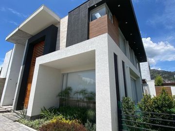 CASAS DE VENTA EN PLANO SECTOR TUMBACO