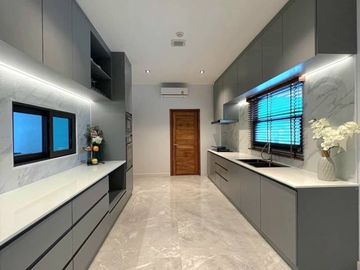 Newly built modern style house with private swimming pool near the city of Chiang Mai Location: Tha Wang Tan Subdistrict, Hang Dong District, Chiang M