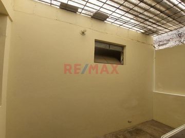 Casa En Venta Cerca A Av. Bertello. Parametros 5 Pisos