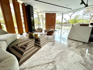 HERMOSO DEPARTAMENTO DE LUJO EN EDIFICIO MODERNO CON VISTA AL MAR