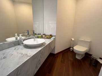 HERMOSO DEPARTAMENTO DE LUJO EN EDIFICIO MODERNO CON VISTA AL MAR