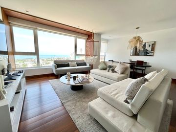HERMOSO DEPARTAMENTO DE LUJO EN EDIFICIO MODERNO CON VISTA AL MAR