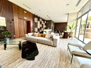 HERMOSO DEPARTAMENTO DE LUJO EN EDIFICIO MODERNO CON VISTA AL MAR
