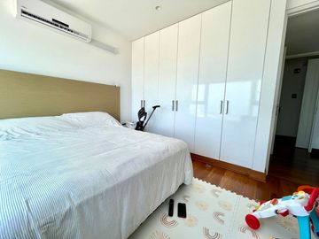 HERMOSO DEPARTAMENTO DE LUJO EN EDIFICIO MODERNO CON VISTA AL MAR