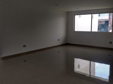 Casa amplia con jardín en venta en Morillotla, Puebla, cerca UDLAP, UVM, salida a Atlixco