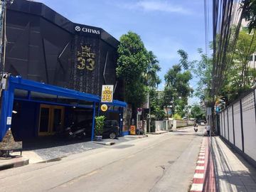 Land and buildings for sale in Sukhumvit Soi 33 (Red Udom)