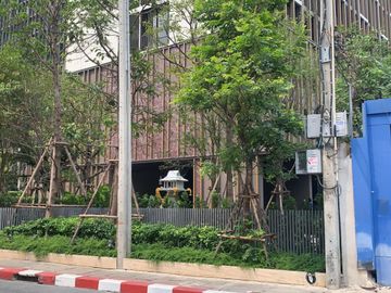 Land and buildings for sale in Sukhumvit Soi 33 (Red Udom)