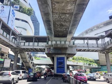 Land and buildings for sale in Sukhumvit Soi 33 (Red Udom)