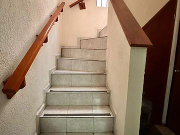 VENTA DE CASA EN ESQUINA CON 5 HABITACIONES