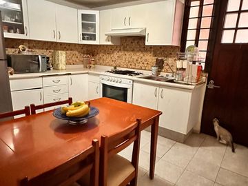 VENTA DE CASA EN ESQUINA CON 5 HABITACIONES