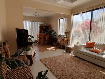 Vendo hermosa Casa Jardines del Sur