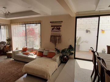 Vendo hermosa Casa Jardines del Sur