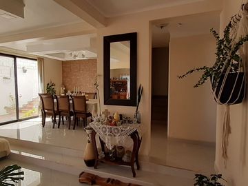 Vendo hermosa Casa Jardines del Sur