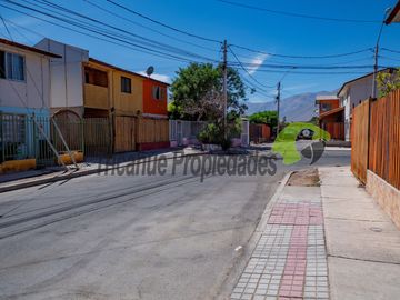 En Vicuña, venta de casa en excelente estado, 2D,  1B y estacionamiento. $49 millones