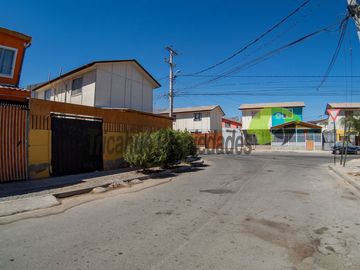 En Vicuña, venta de casa en excelente estado, 2D,  1B y estacionamiento. $49 millones