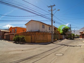 En Vicuña, venta de casa en excelente estado, 2D,  1B y estacionamiento. $49 millones