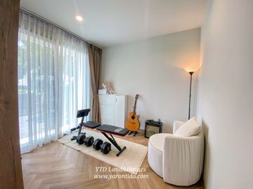 Semi-detached house for sale, Detached house style, corner house, quiet, private, no traffic coming in and out, very new condition, COMO Bianca Bangna